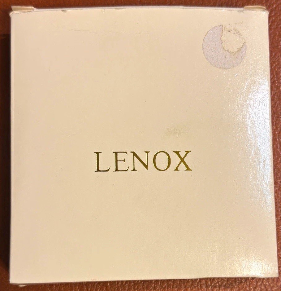 Lenox Millennium Nativity Ornament 2000 Porcelain White/Gold Hanging Round