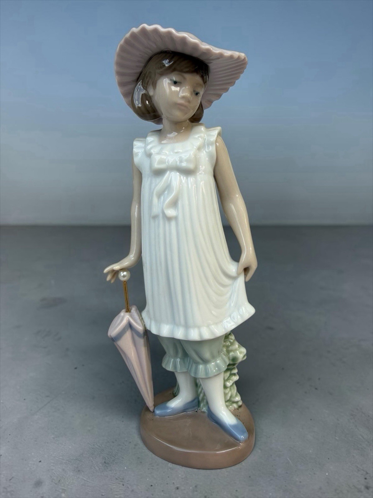 NAO by Lladro April Showers 1126 Girl Umbrella Parasol Porcelain Figurine 7.75”