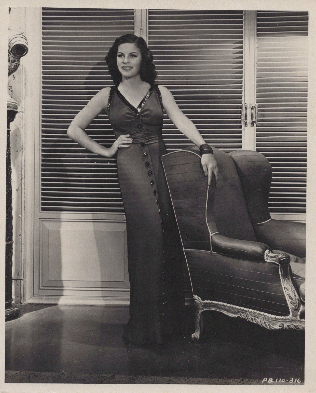 HOLLYWOOD BEAUTY MARTHA RAYE STYLISH POSE STUNNING PORTRAIT 1940s PHOTO J 9