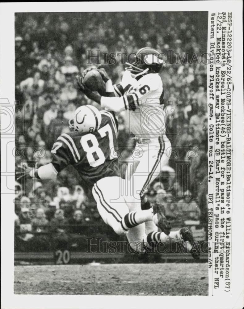 1968 Press Photo Baltimore Colts and Minnesota Vikings play NFL football 1968 Press Photo Baltimore Colts and Minnesota Vikings play NFL football