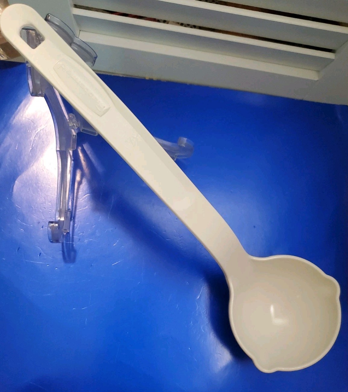 Vintage Rubbermaid Ladle 1975 White Nylon Plastic Heavy Duty Double Spout Dipper