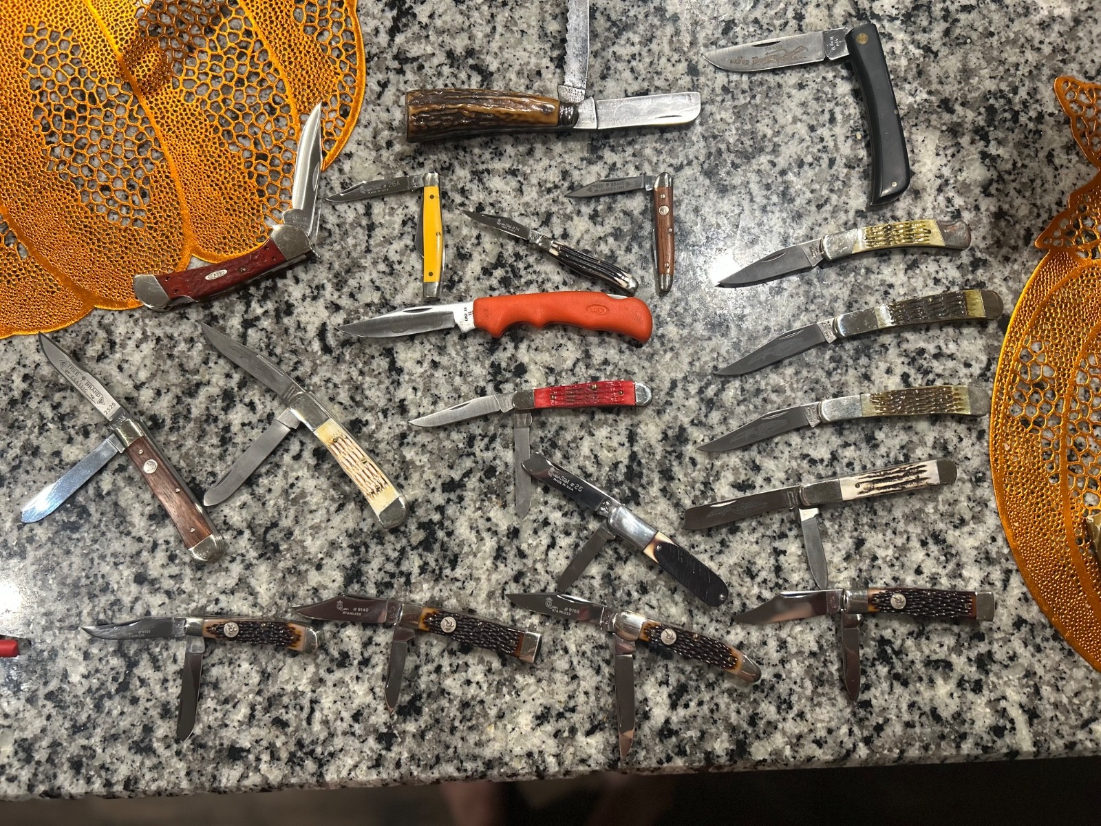 VINTAGE ANTIQUE COLLECTION OF EXTREMELY EXCELLENT CONDITION KNIFES