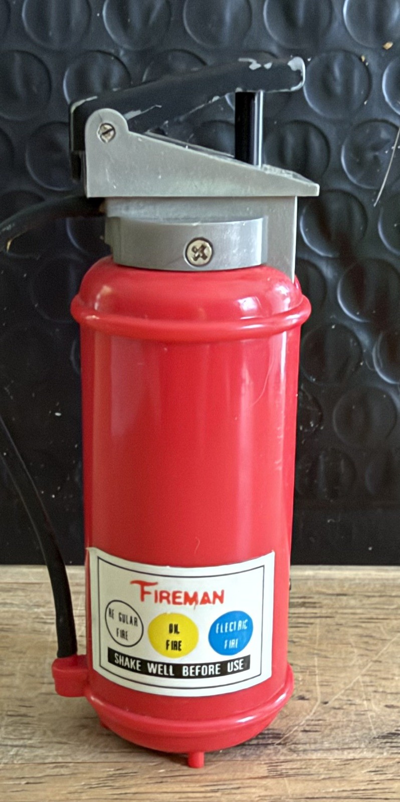 NEW RARE Vintage 1980’s Fire Extinguisher Electronic Lighter. READ DESCRIPTION