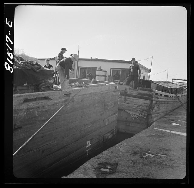 Photo:Erie Canal New York 1941 Barge Winch Towline Tug Loading