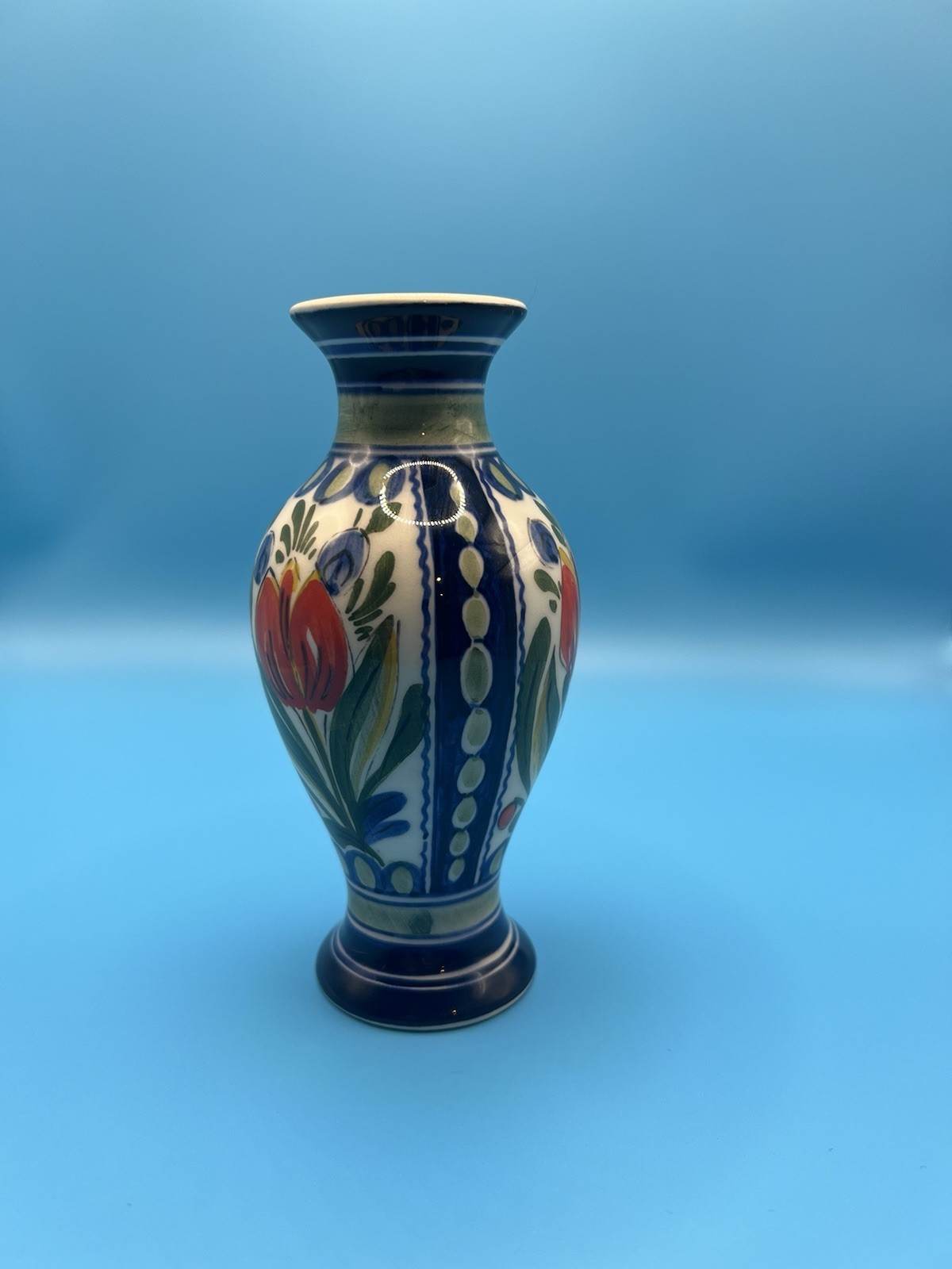 DELFT HOLLAND HAND GESCHIDERD Hand-Painted Ceramic Vase with Floral Design
