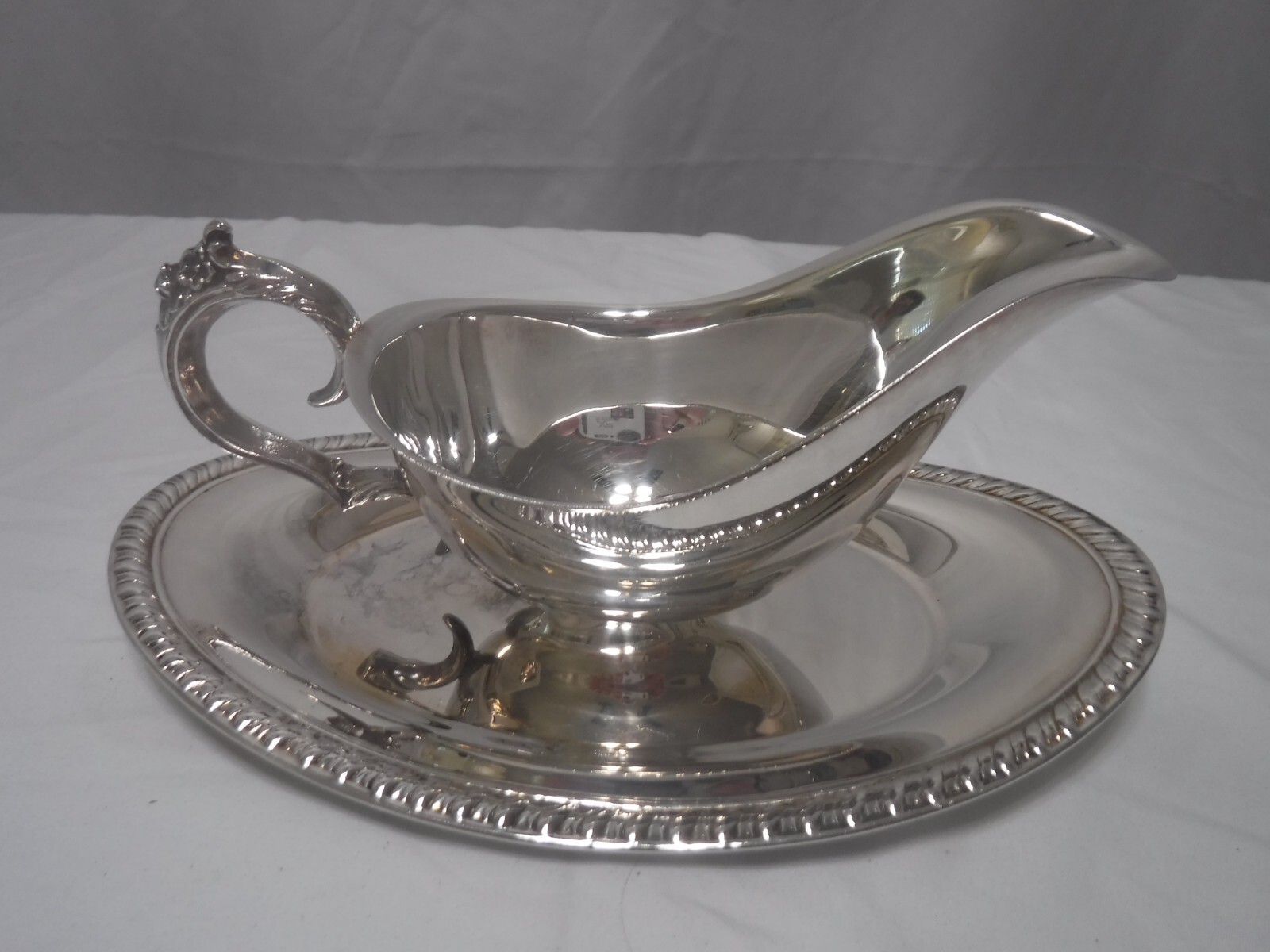FB Rogers GRAVY BOAT WITH ATTACHED UNDERPLATE