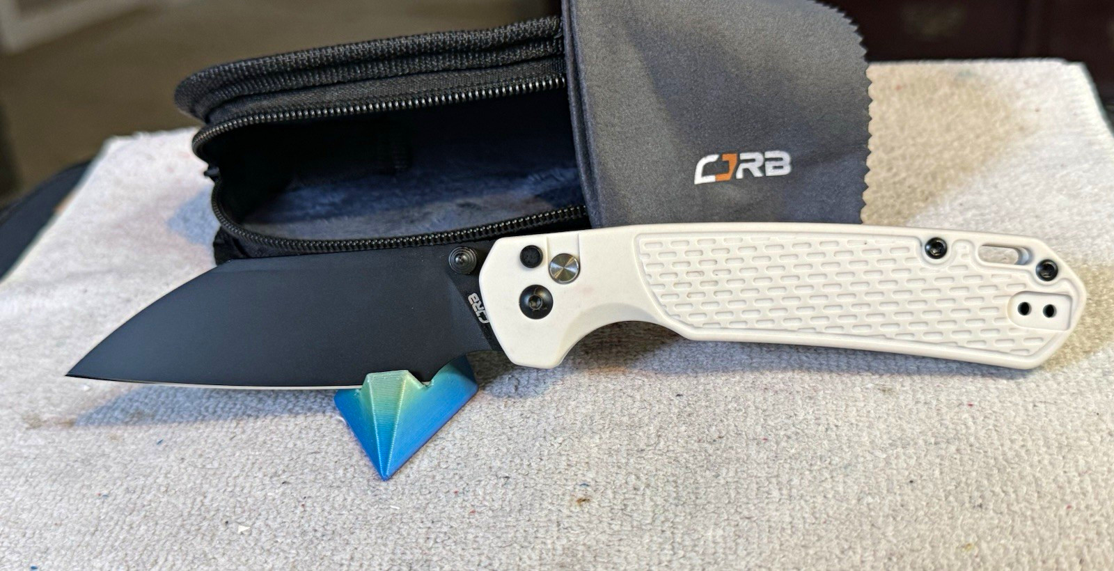 CJRB  -Large Pyrite Light AR-RPM9 Wharncliffe Plain Edge Button Lock