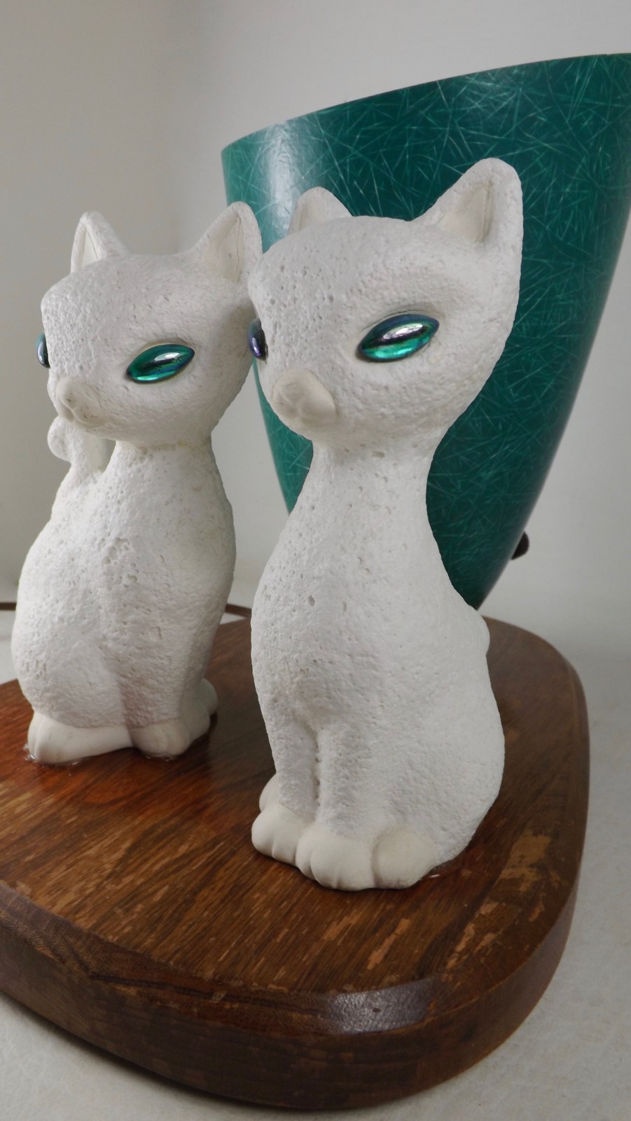 Vtg 50s USA Mid Century Male & Female White Siamese Cats Fiberglass Cone TV Lamp