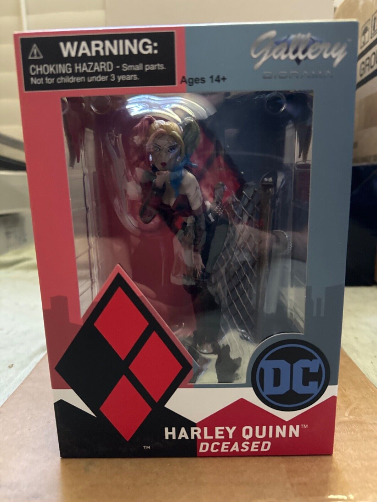 DC Gallery Harley Quinn 8-Inch PVC Statue Diamond Select Gallery DCeased