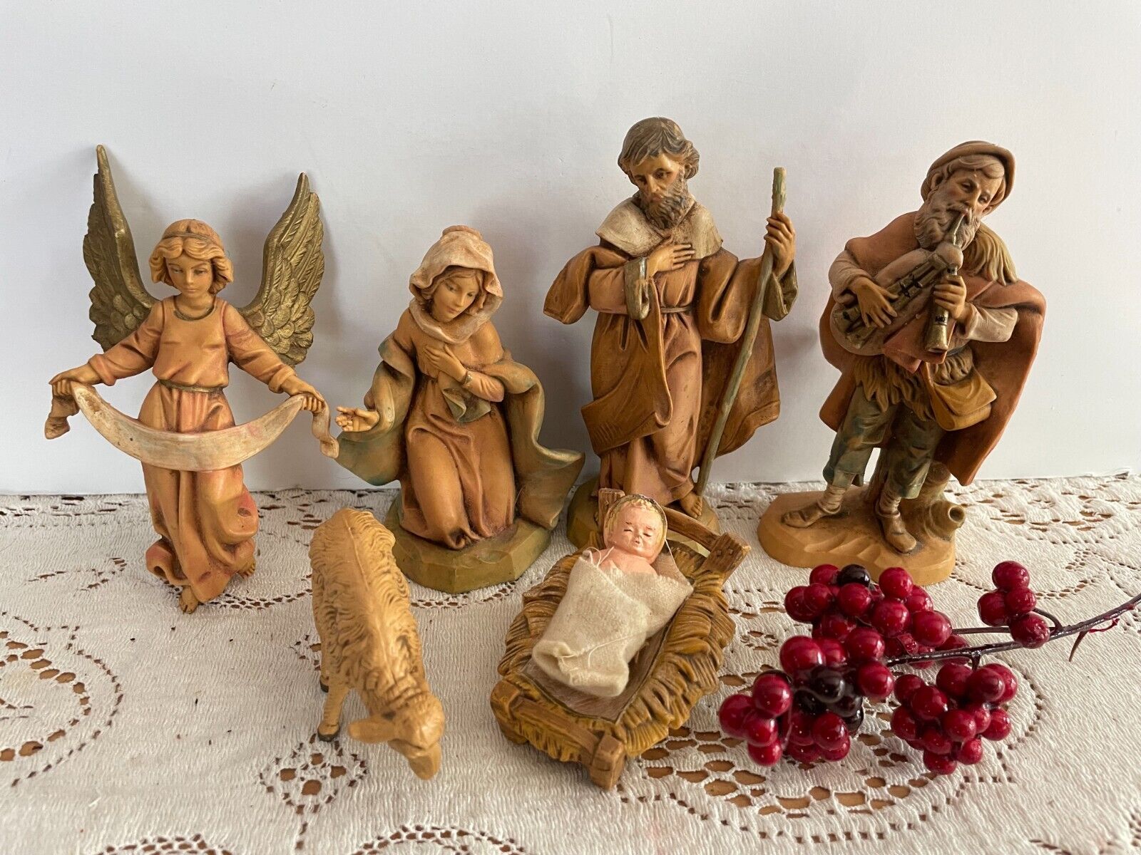 Vintage Nativity 6 Fontanini FIGURINES Set MADE in ITALY  Signed on bottom 