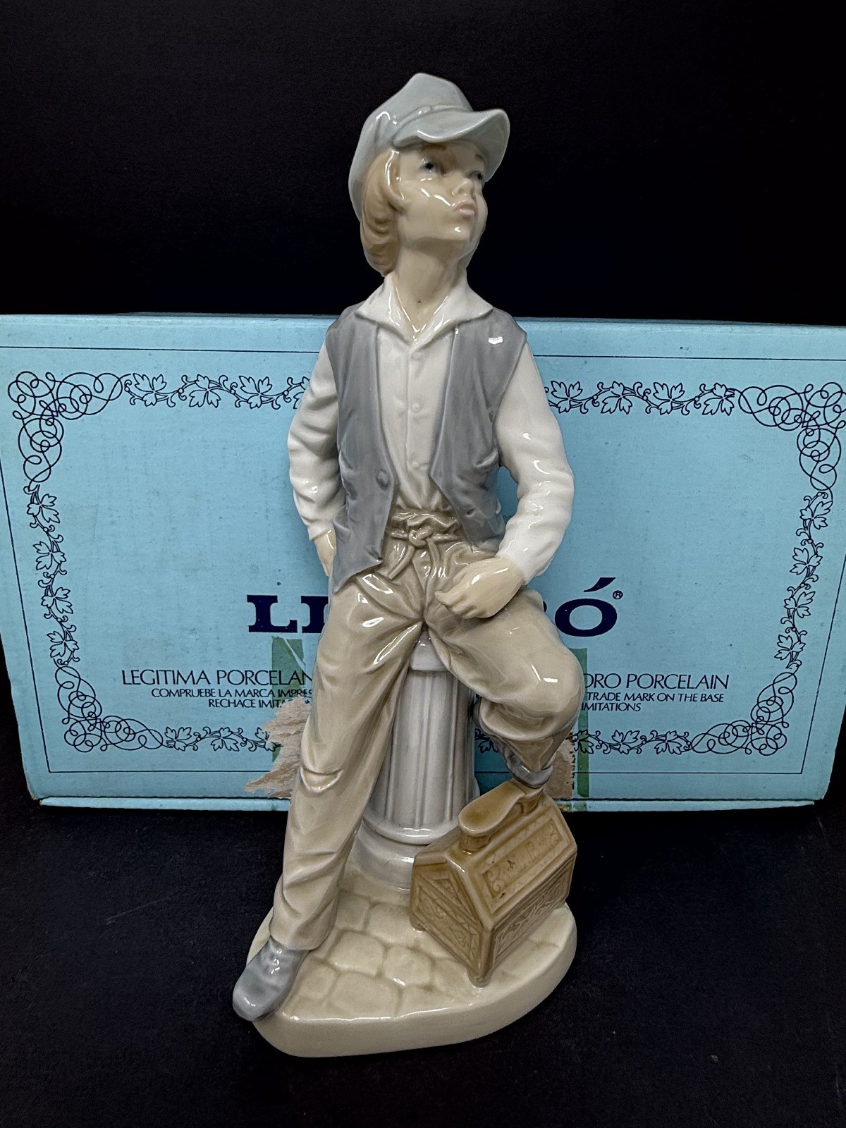 Lladro Brillo Shoeshine Boy Figure w/ No. 7.604 Flores A La Maestra BOX ONLY