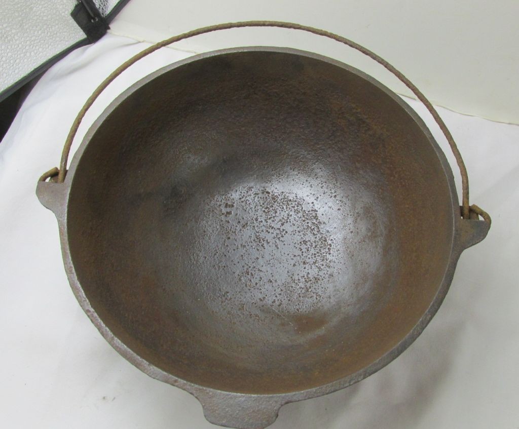 Antique/Vtg Cast Iron #2 Scotch Bowl W/Bale Handle Heat Ring Antique/Vtg Cast Iron #2 Scotch Bowl W/Bale Handle Heat Ring