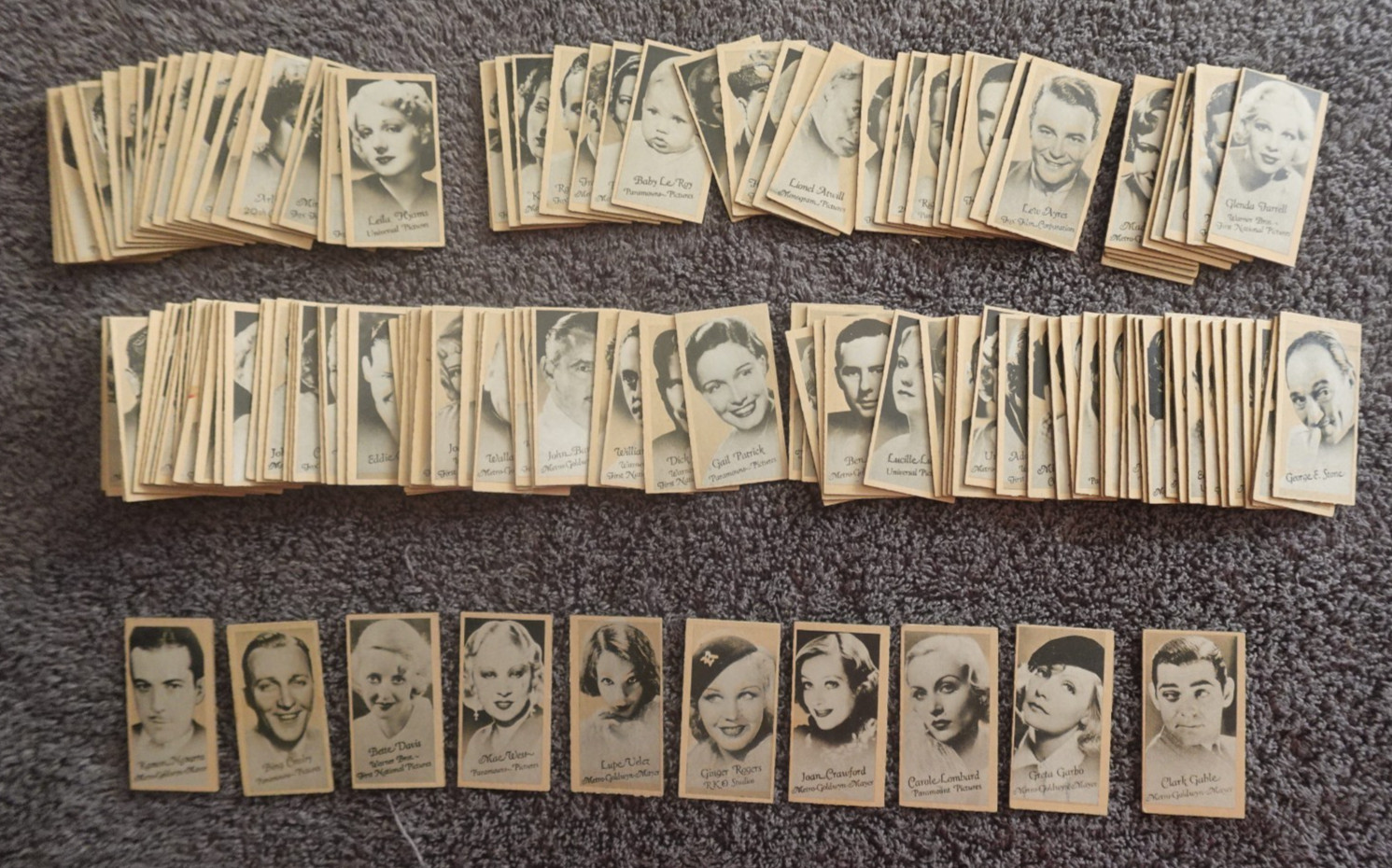 HUGE LOT OF (155) 1930\'S PEERLESS ENGRAV-O-TINTS VENDING CARDS. NMMT. MAE WEST..