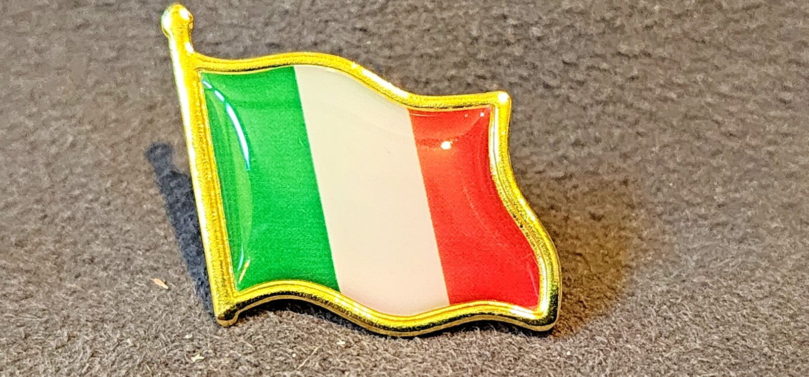 Italy Italian Wavy Style World Pride Heritage Flag Enamel Lapel Brooch Hat Pin