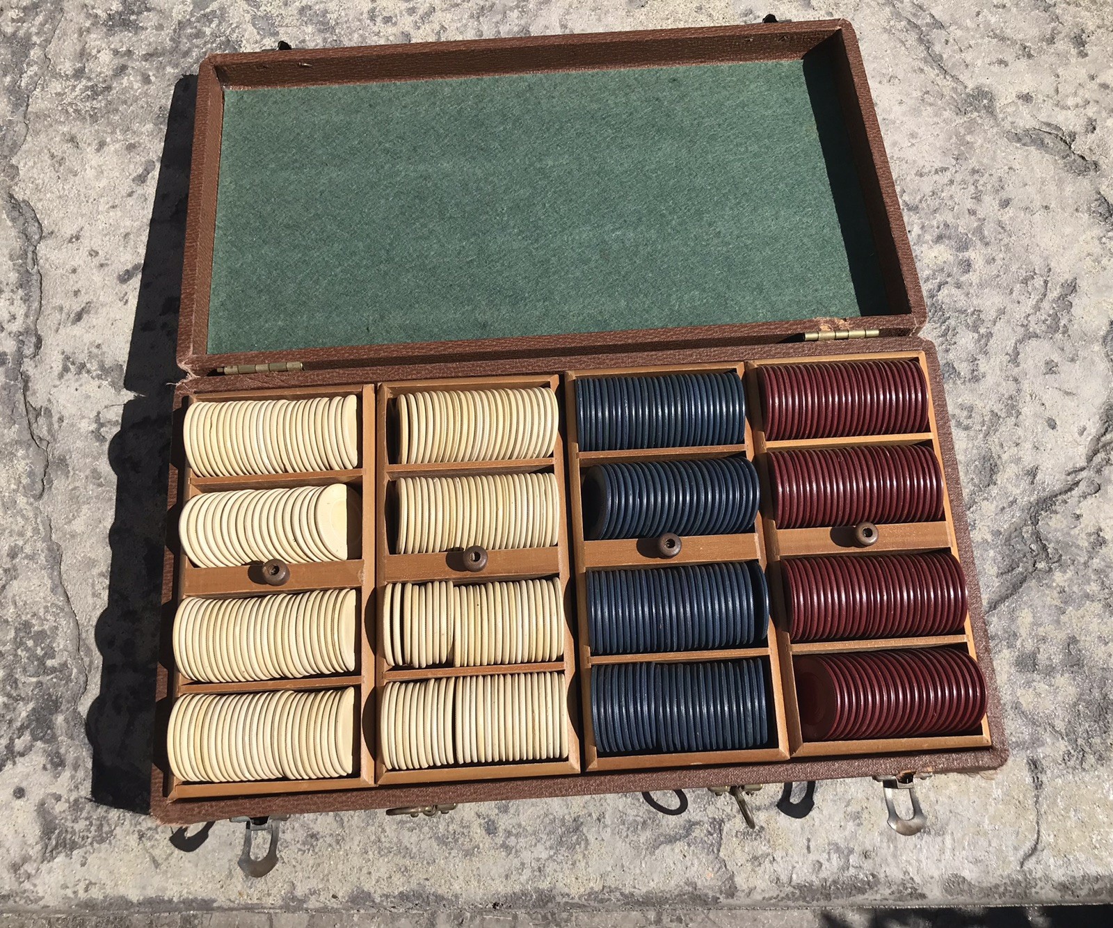 Antique Lowe Vintage Plastic Poker Chips With Original Case Large 4 Row Set