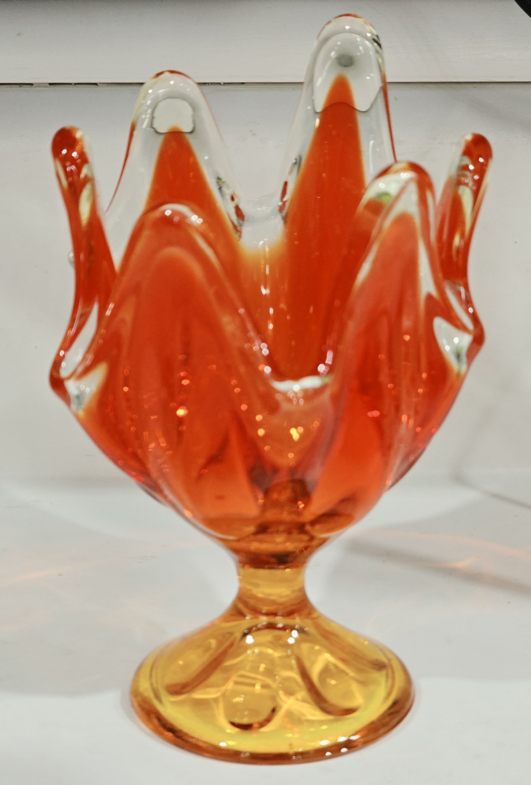 Vintage Viking Glass Epic Amberina 6 Petal Pedestal Swung Vase 5.75