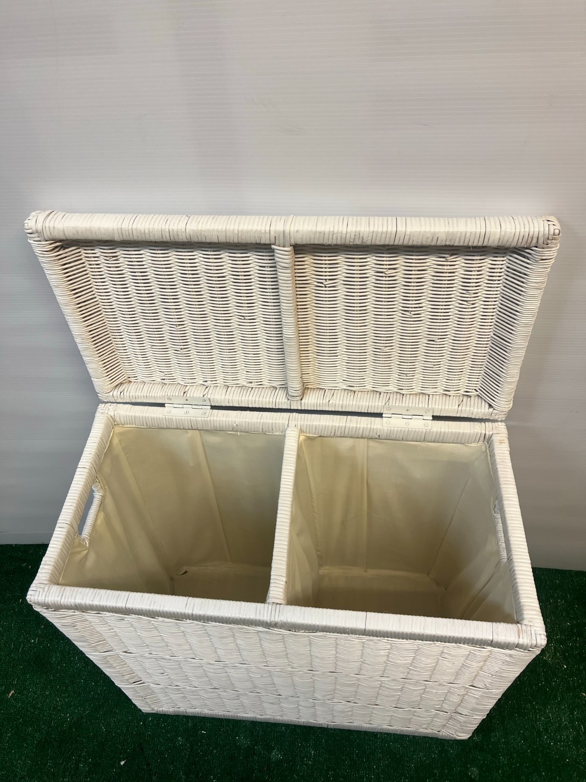 Clothes Storage Stylish Hamper - Small Rattan Basket with Lid for Laundry & Home