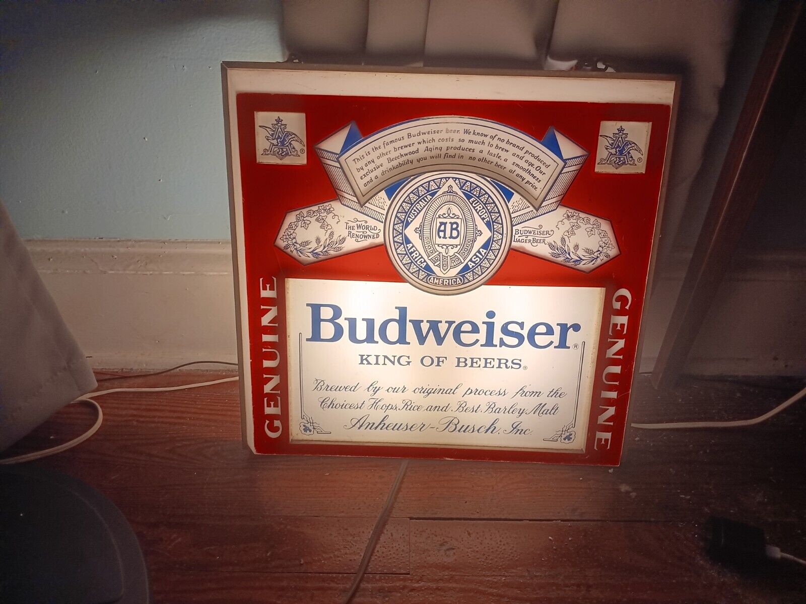 Vintage Budweiser Lighted Bar Sign. Needs Good Cleaning But No Major Damage....