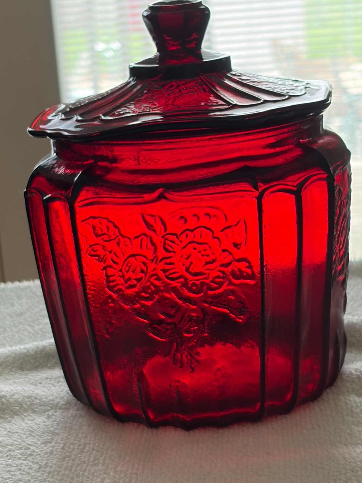 Vintage Amberina Ruby Red Glass Mayfair Open Rose Biscuit Jar Lid - UV Glow Vintage Amberina Ruby Red Glass Mayfair Open Rose Biscuit Jar Lid - UV Glow