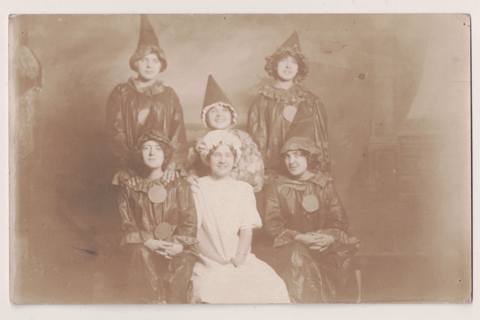 ORIGINAL 1900s-1910s ANTIQUE Real Photo Postcard FUN GROUP in HALLOWEEN COSTUMES