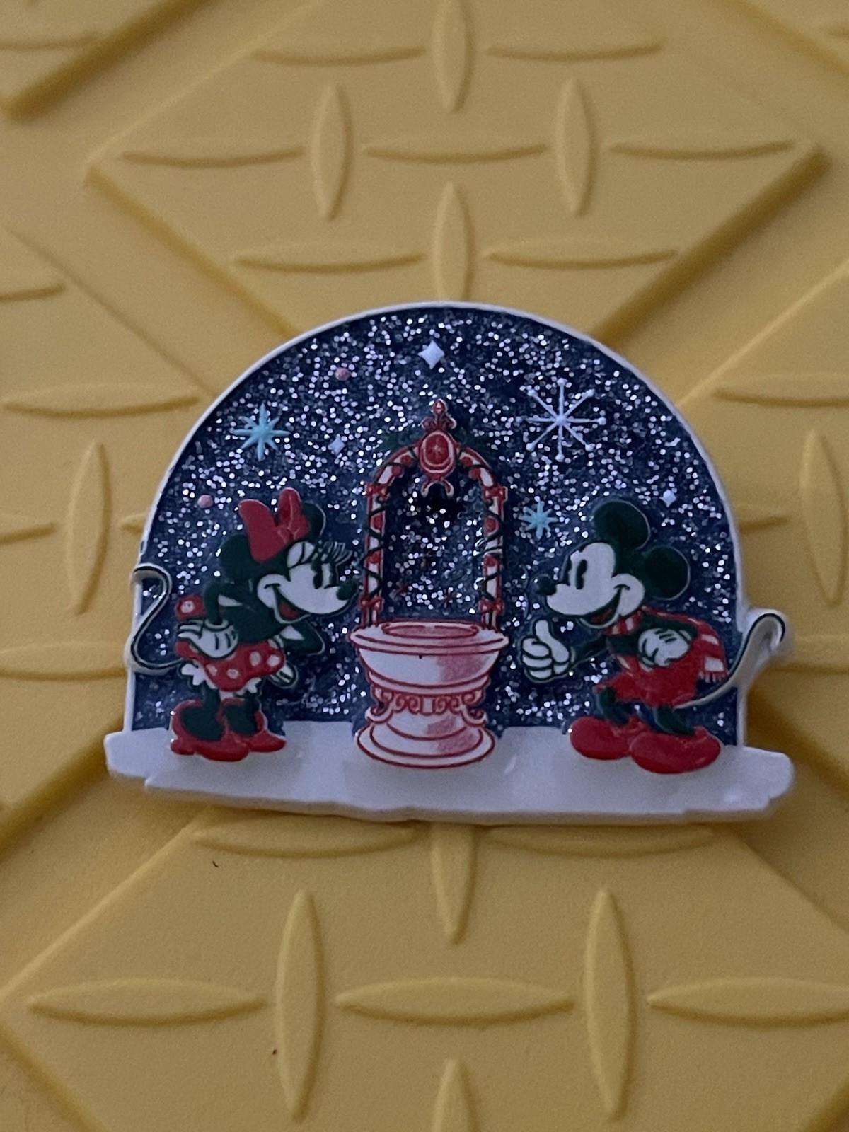 Disney Hallmark Holiday Ever After Christmas SINGLE PIN MICKEY MINNIE WISHING