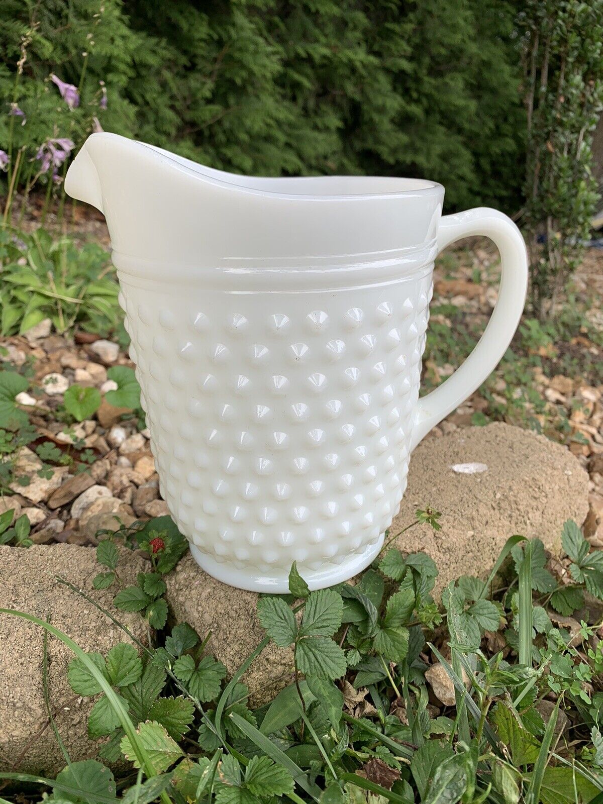 VTG ANCHOR HOCKING MILK GLASS HOBNAIL 64oz PITCHER, OUTSTANDING CONDITION