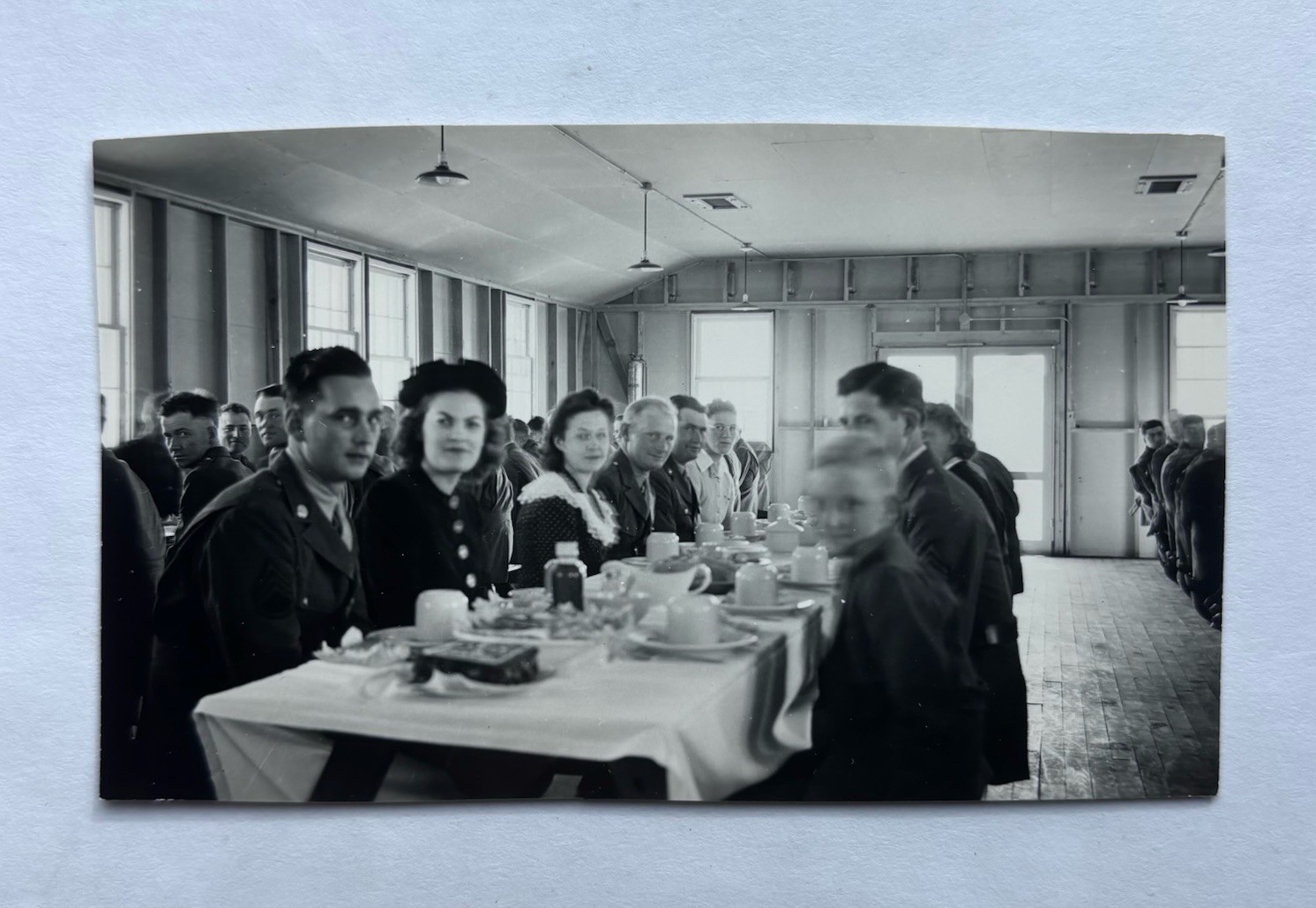 Vtg B&W Snapshot 1942 Fort Bliss Texas WWII Military Soldiers Thanksgiving Cut