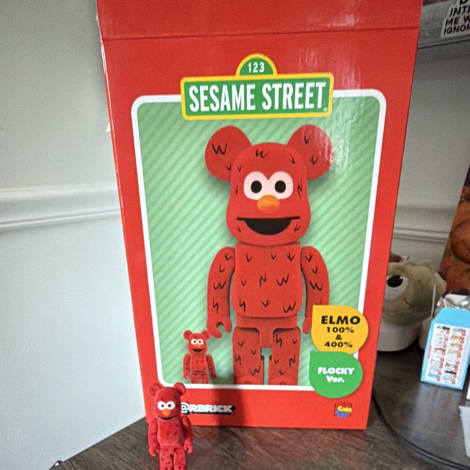 BE@RBRICK Sesame Street Elmo Flocked 100% & 400% Figure Set (2-Pack) BE@RBRICK Sesame Street Elmo Flocked 100% & 400% Figure Set (2-Pack)
