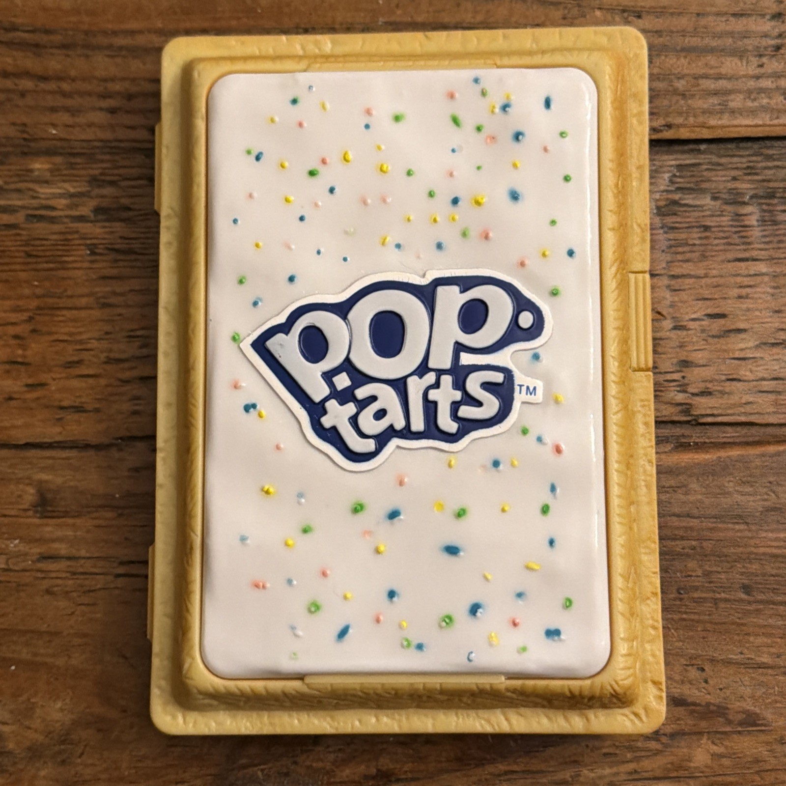 2004 KELLOGG'S POP TARTS PLASTIC CONTAINER CASE KEEPER WHITE FROSTING SPRINKLES
