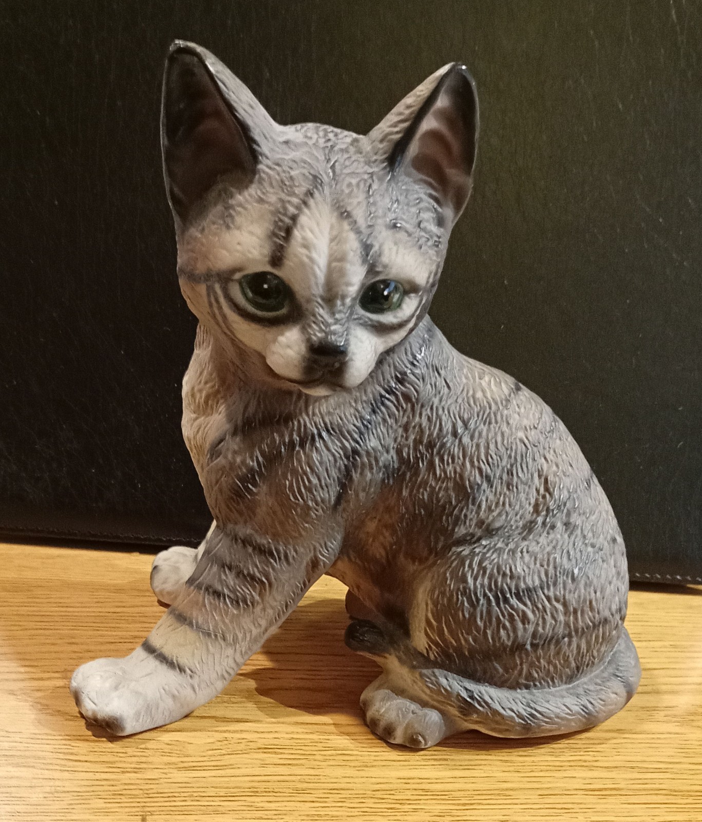 Vintage Ceramic Grey Tabby Cat Kitten Figurine Green Eyes Made in Taiwan 7\