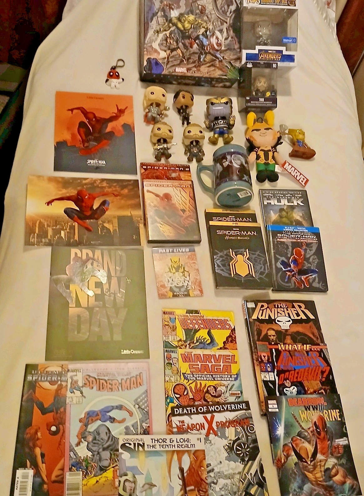 MARVEL LOT 30 Items  Toy Comics Mug exc. Posters Funko LOOK AT DESCRIPTION read