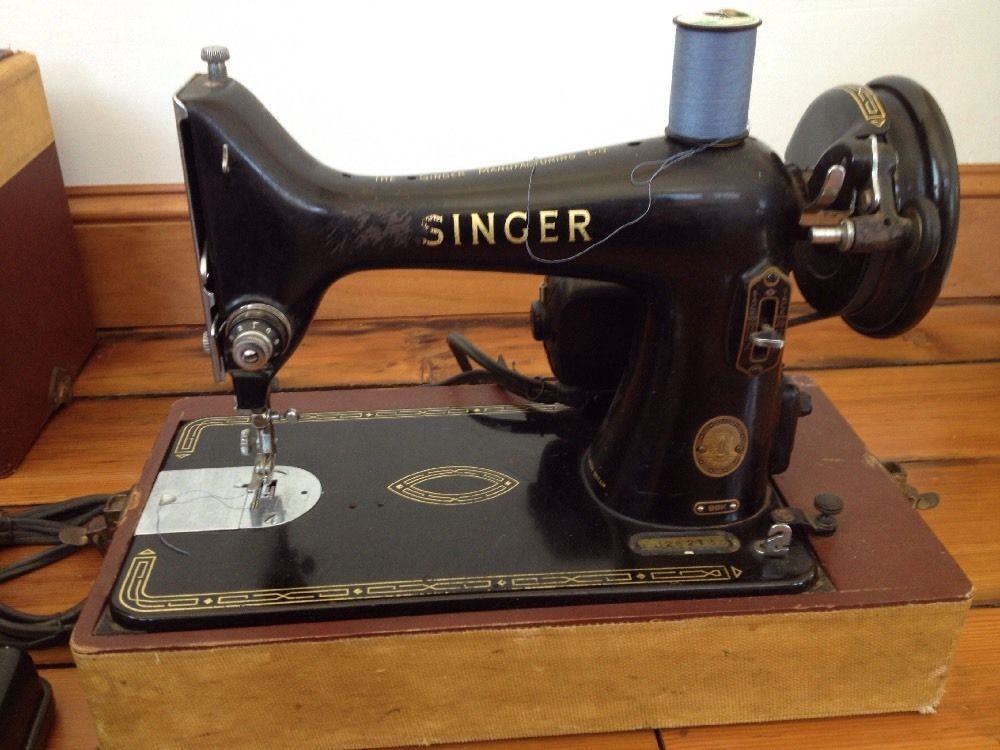 Vtg 1953 Singer 99K Portable Black Electric Sewing Machine w Pedal, Hard Case