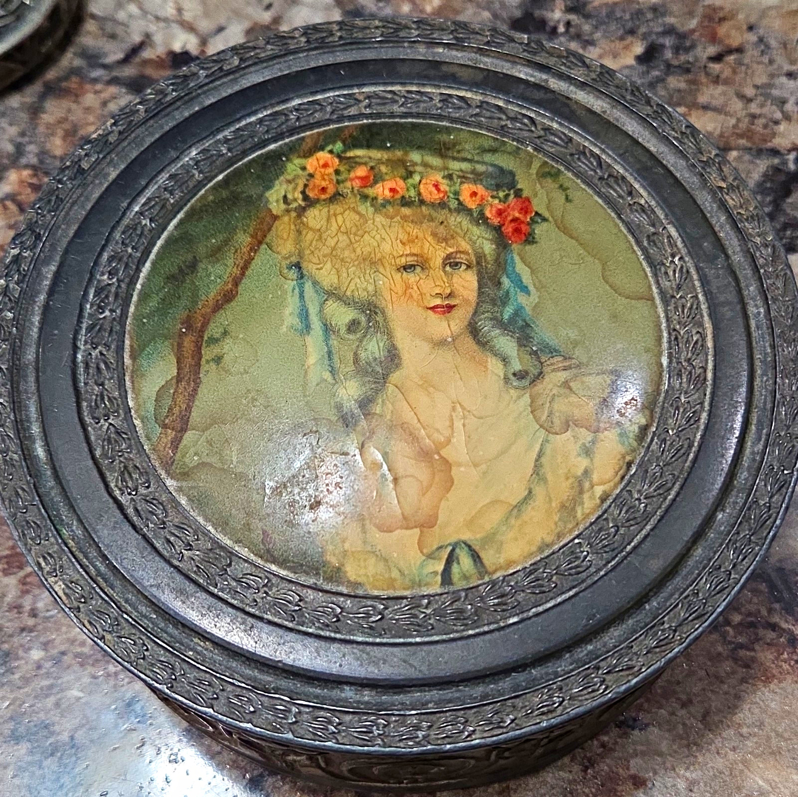 vintage 1930s lidded powder or vanity trinket box with mirror vintage 1930s lidded powder or vanity trinket box with mirror