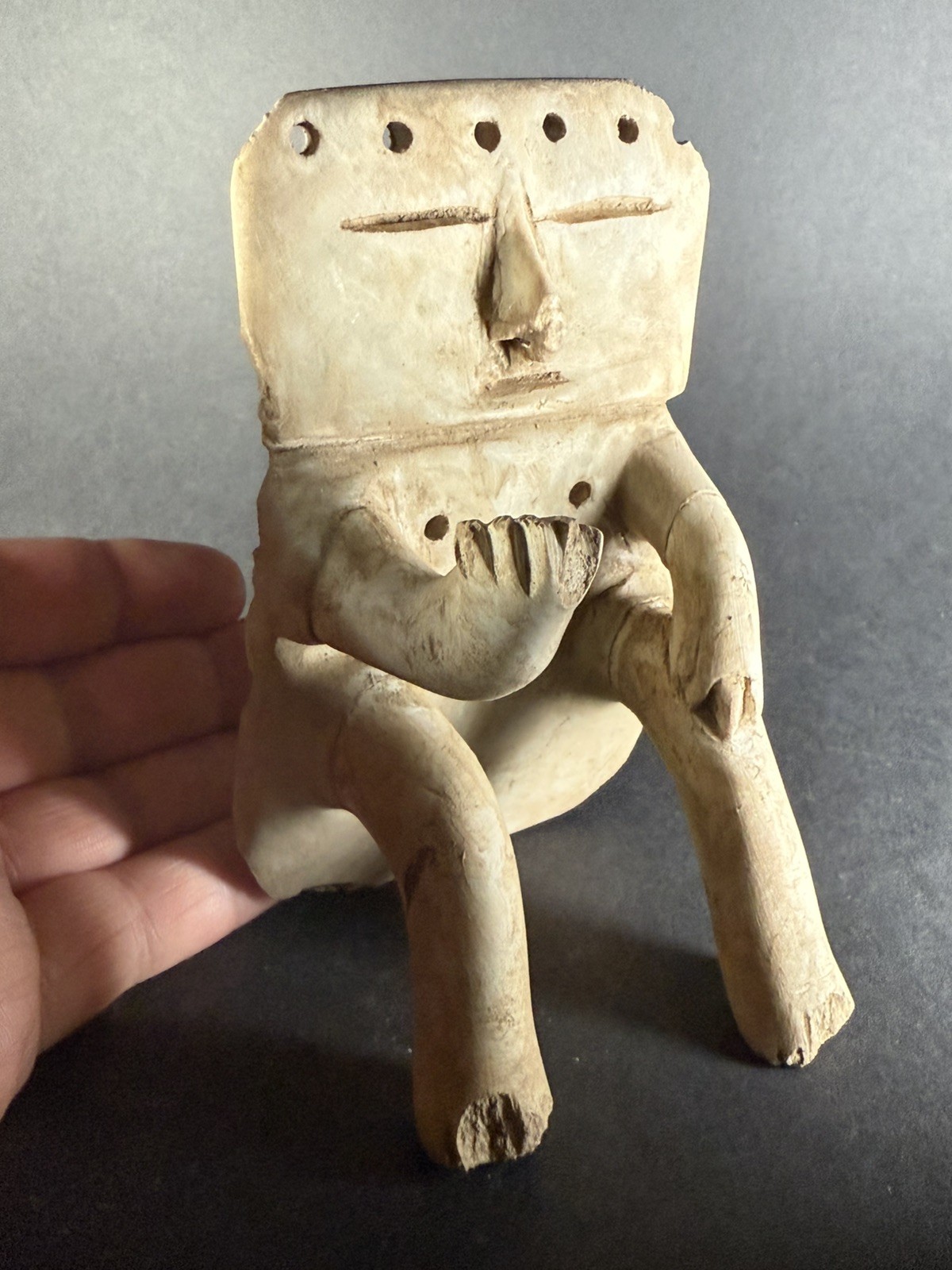 SCARCE LARGE ANCIENT PRE COLUMBIAN STONE CARVED QUIMBAYA SEATED FIGURINE