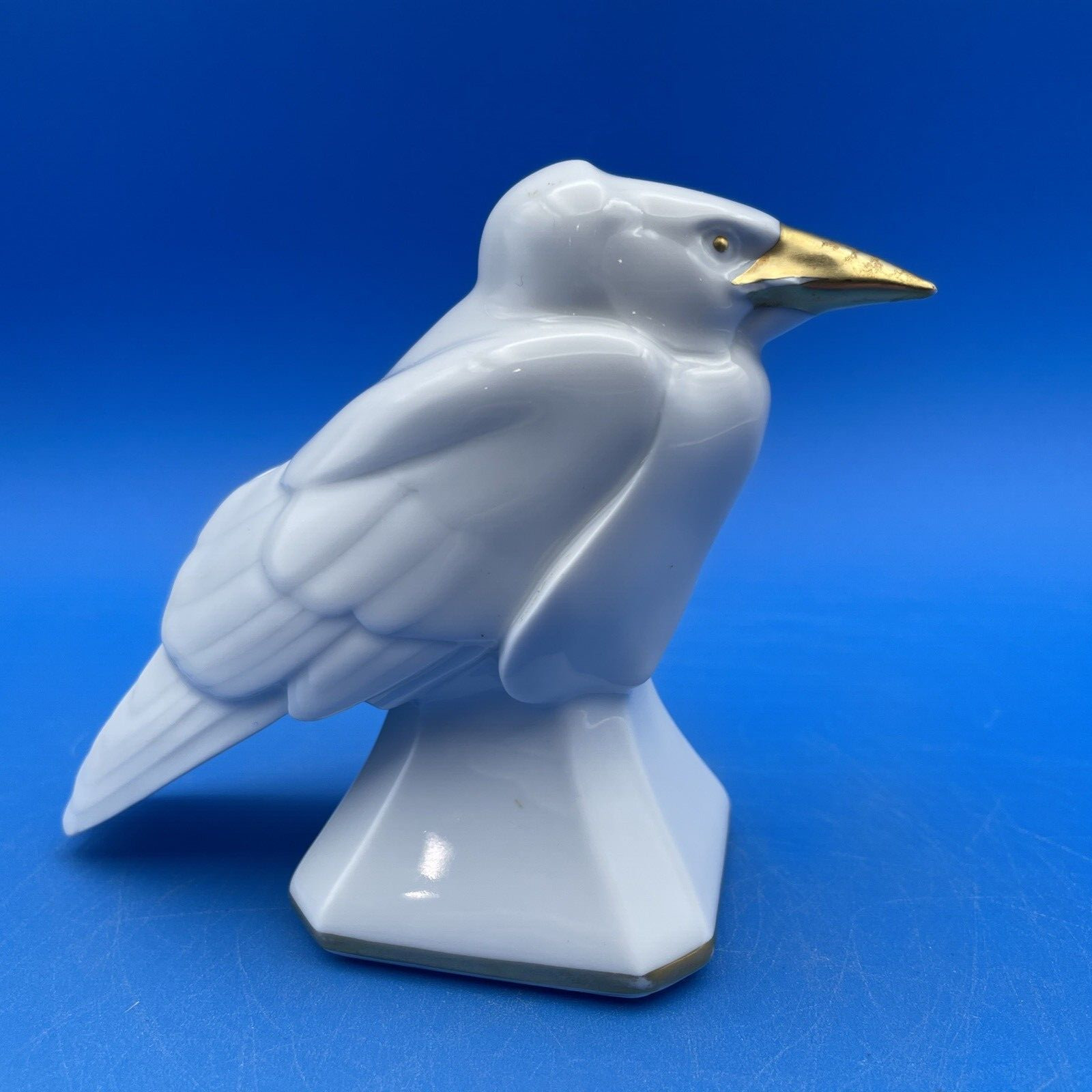 HUTSCHENREUTHER GERMANY PORCELAIN FIGURINE OF A BIRD, EARLY HALLMARK