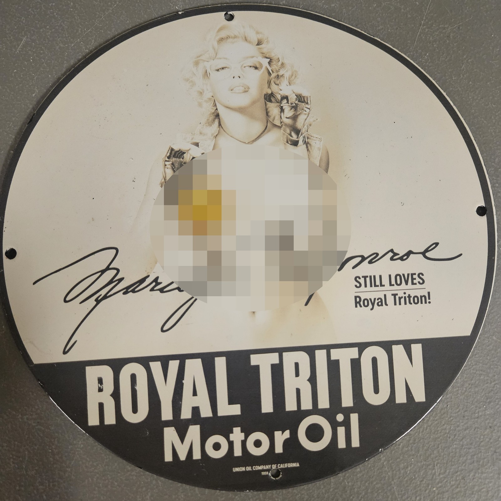VINTAGE 1959 ROYAL TRITON MOTOR OIL 12\