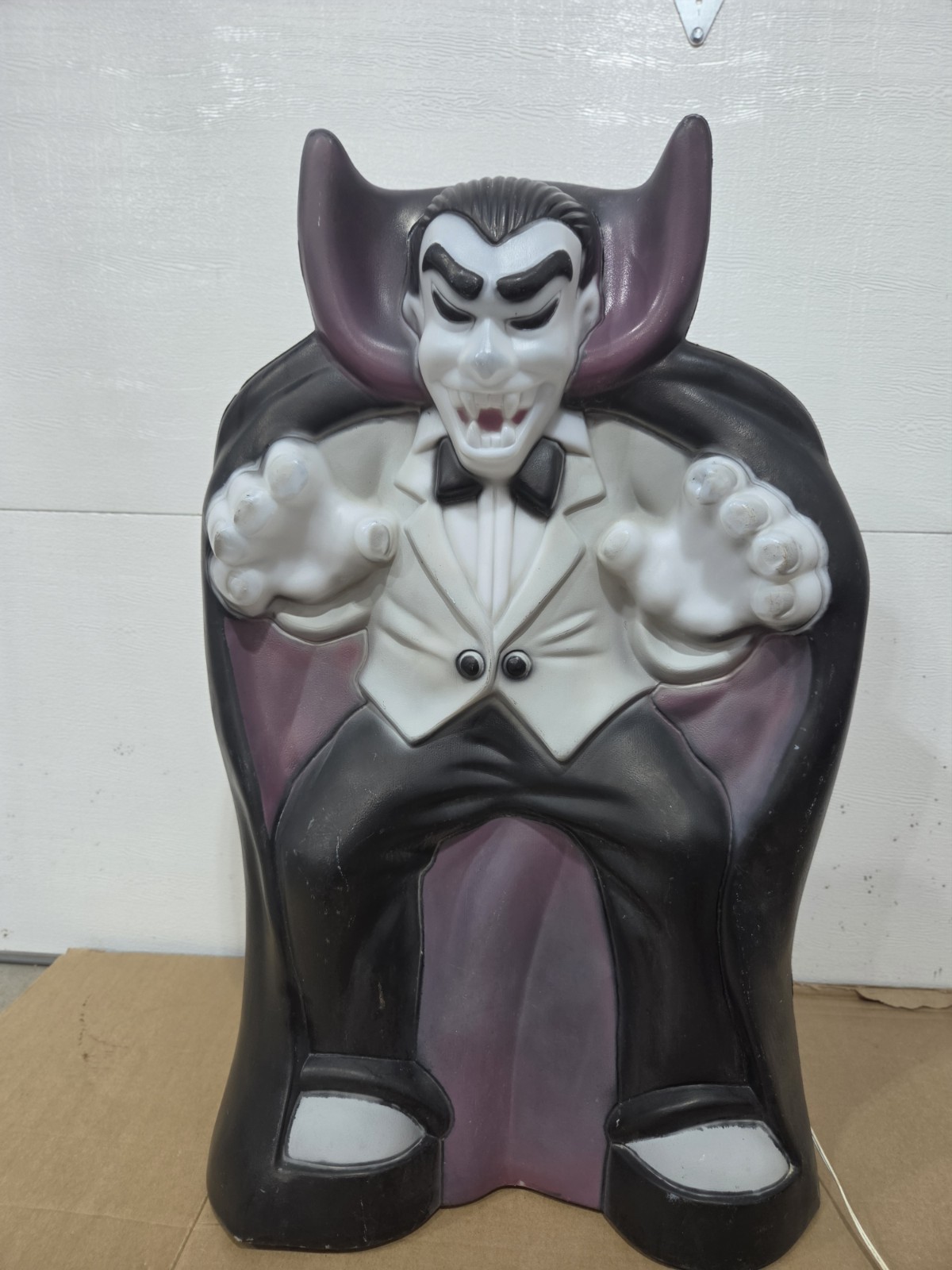 VINTAGE EMPIRE DRACULA 36” HALLOWEEN LIGHTED BLOW MOLD