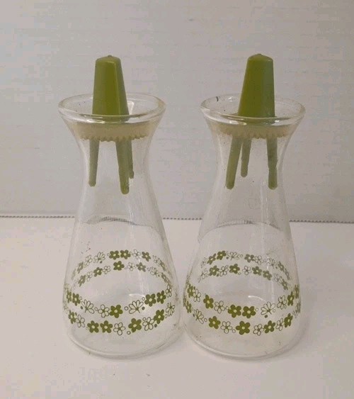 Vintage Pyrex Spring Blossom Crazy Daisy Salt & Pepper Shaker Set Vintage Pyrex Spring Blossom Crazy Daisy Salt & Pepper Shaker Set