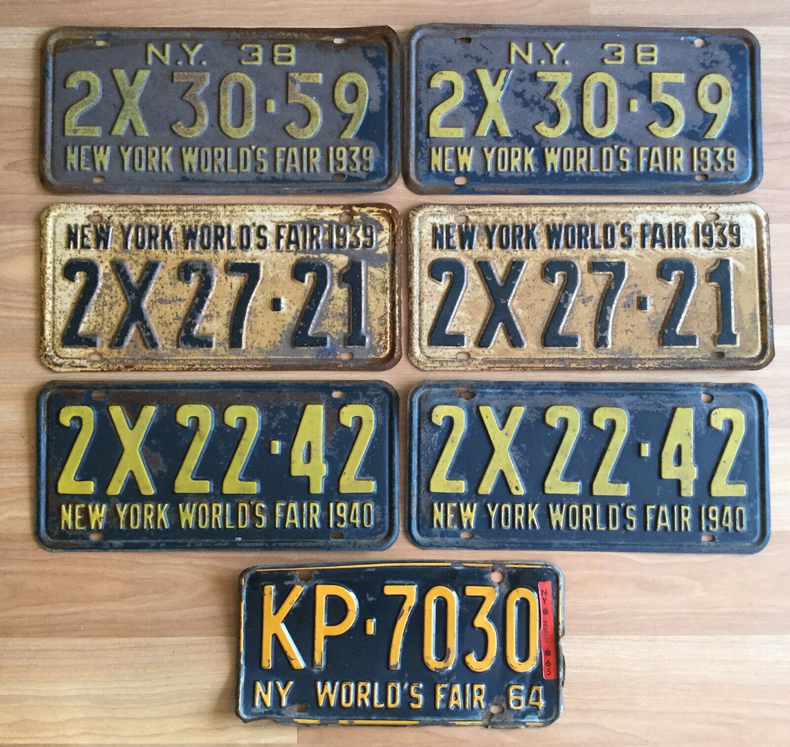 OLD VTG 1939 1940 1964 NY WORLD FAIR CAR AUTOMOBILE METAL LICENSE PLATE LOT OF 7