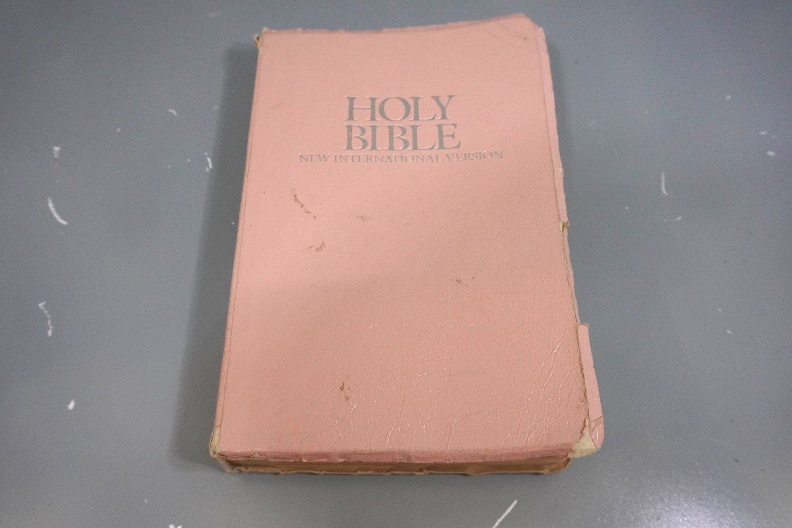 1984 Pink Leatherette Holy Bible NIV – Zondervan Red Letter With Helps