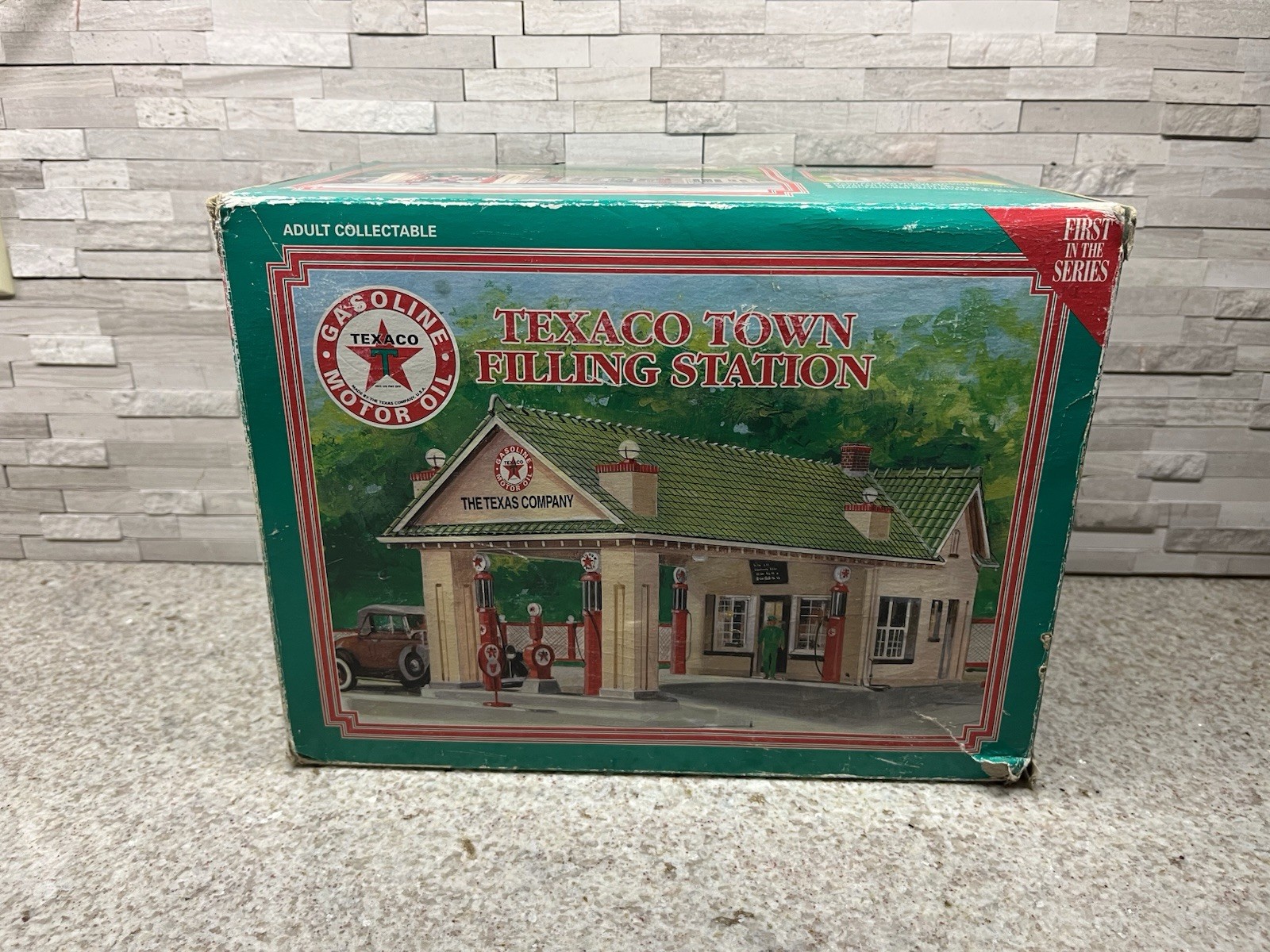 Texaco Town Filling Station 1st in Series (Open Box)