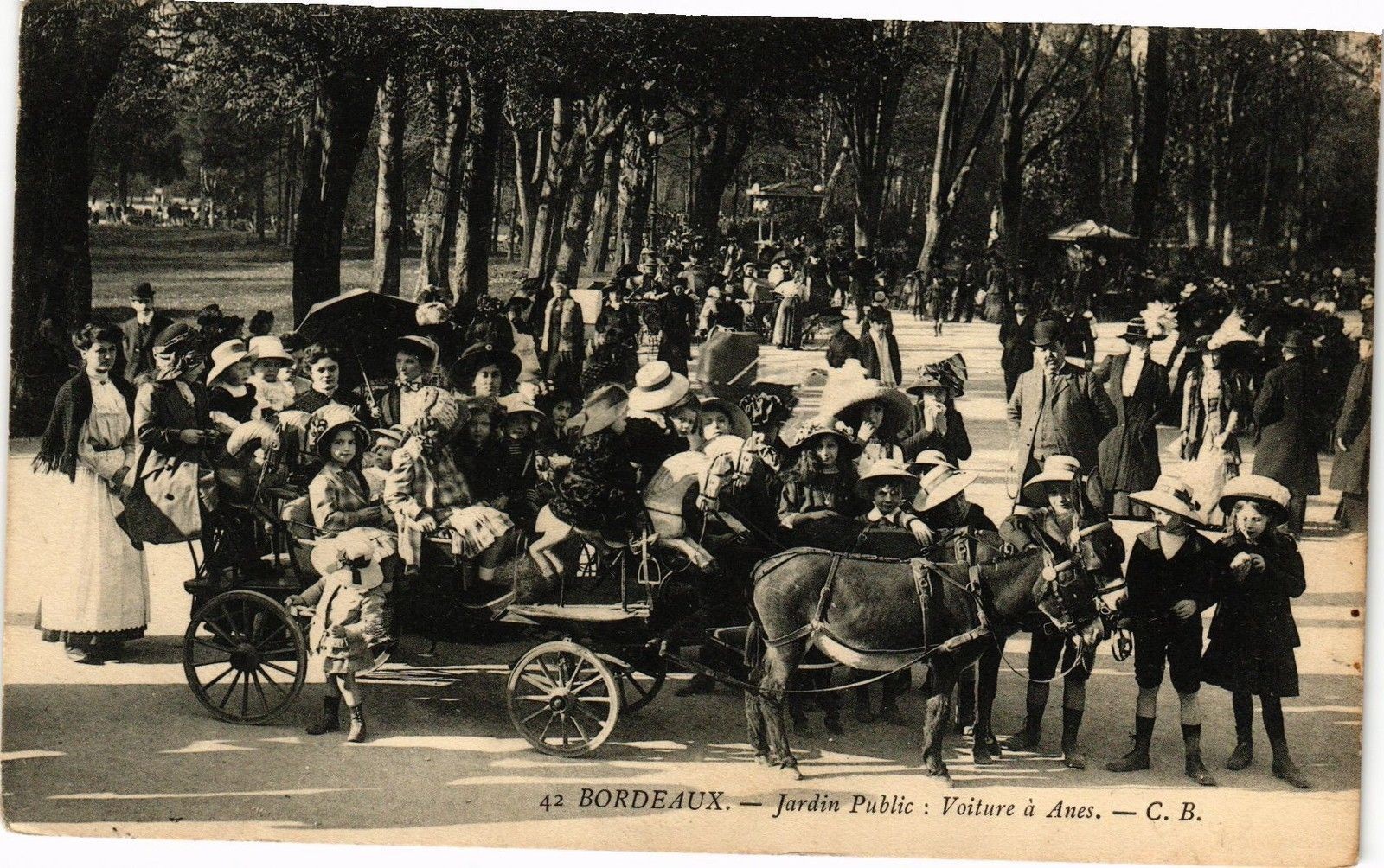 Old postcard Bordeaux - Public Garden (192572)