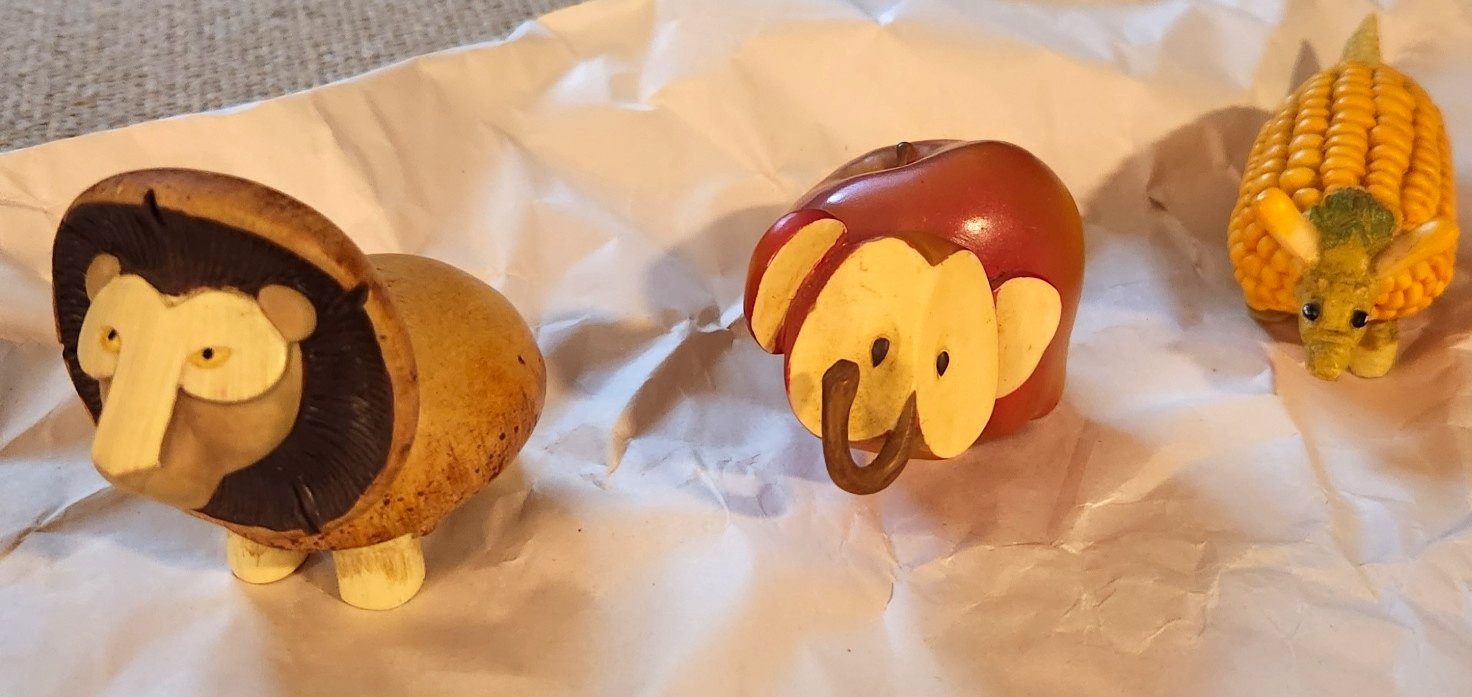 Enesco Home Grown Animal Figurines Set of 3 Resin Multicolor 2010