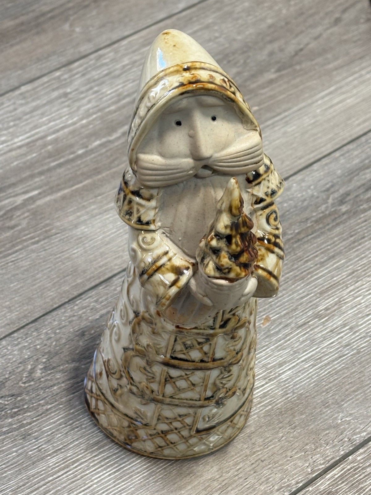 Vintage 8.5” Folk Art Ceramic Beige Neutral Santa Claus Christmas Figurine