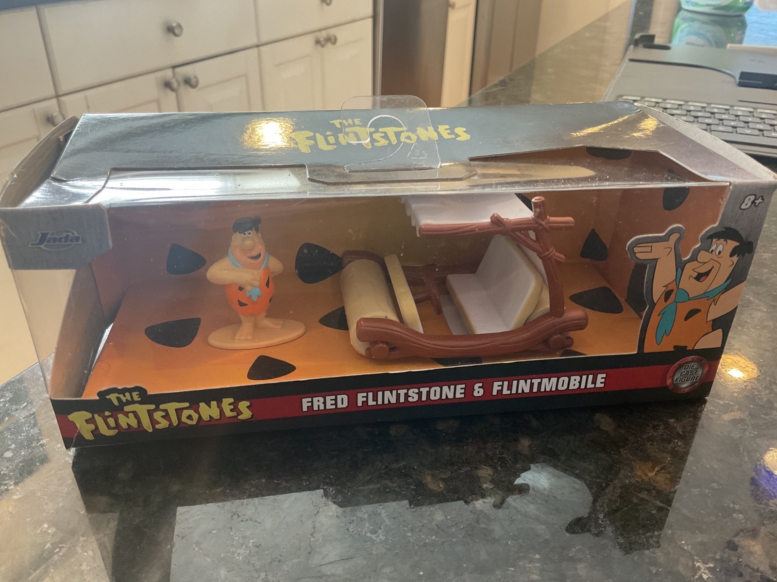 JADA Toys FRED FLINSTONE & FLINTMOBILE Diecast # 33382 N.I.B. HOLLYWOOD RIDES ⭐️
