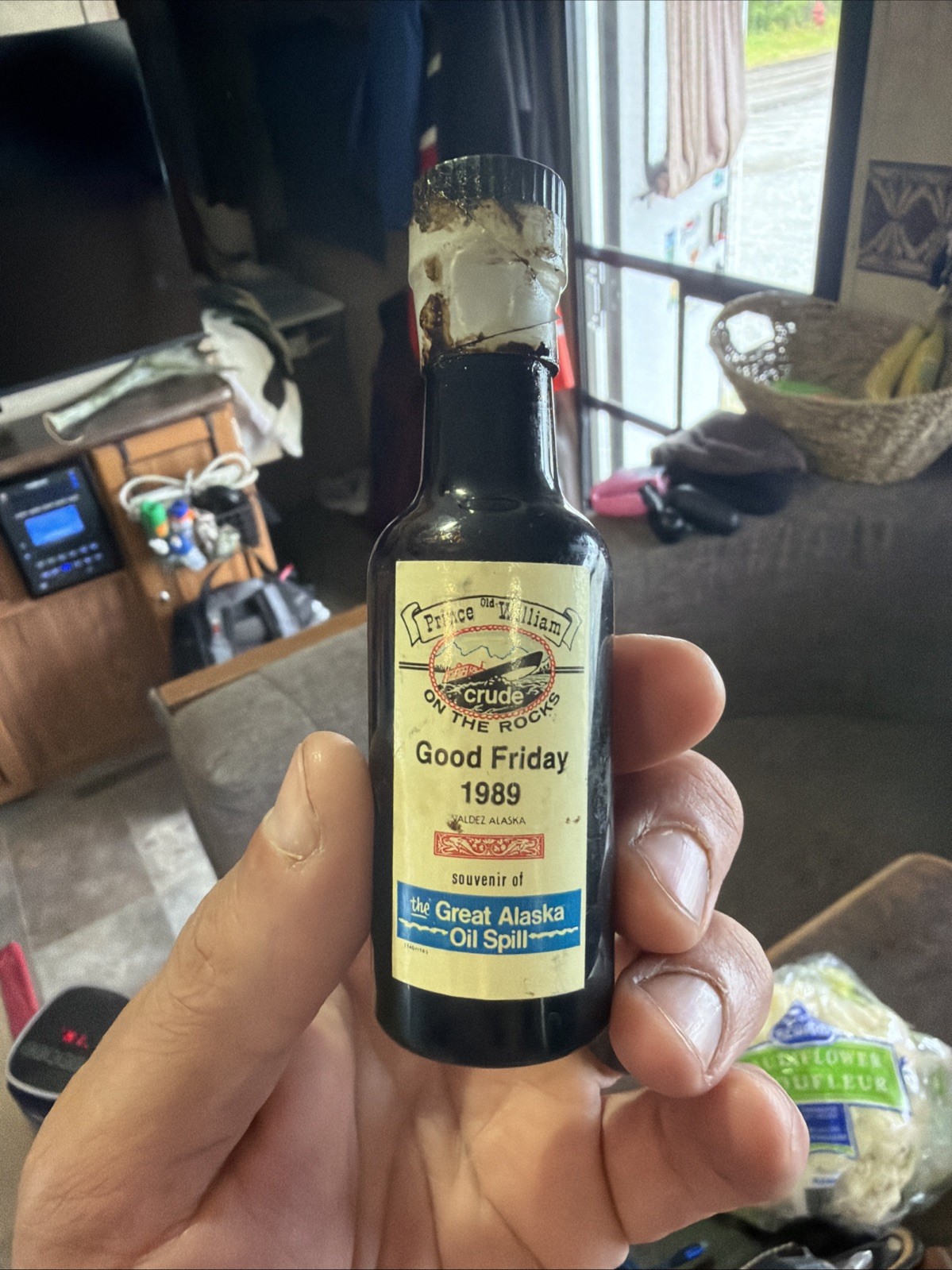 Prince William Crude On The Rocks Alaska Exxon Oil Spill 1989 Souvenir Bottle