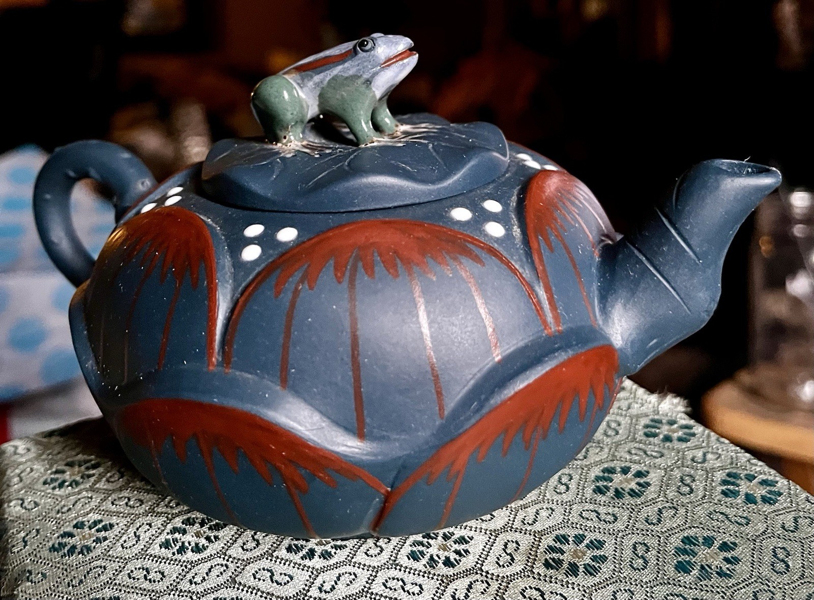 Vintage Yixing Zisha Teapot Frog on Lotus Leaf Clay Chinese Teaware CCCI 2002