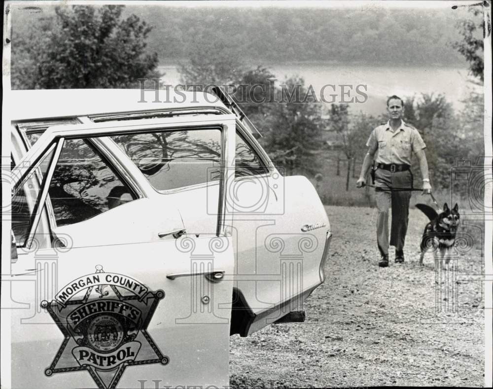 1966 Press Photo Morgan County Sheriff J.T. hull and dog at Lake of the Ozarks