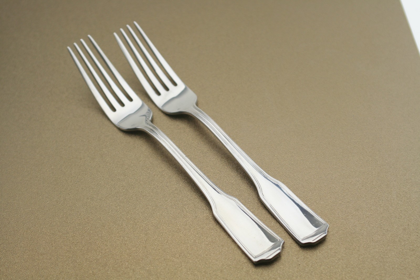 Mikasa WHITNEY American Chippendale Set of 2 Dinner Forks Glossy Stainless