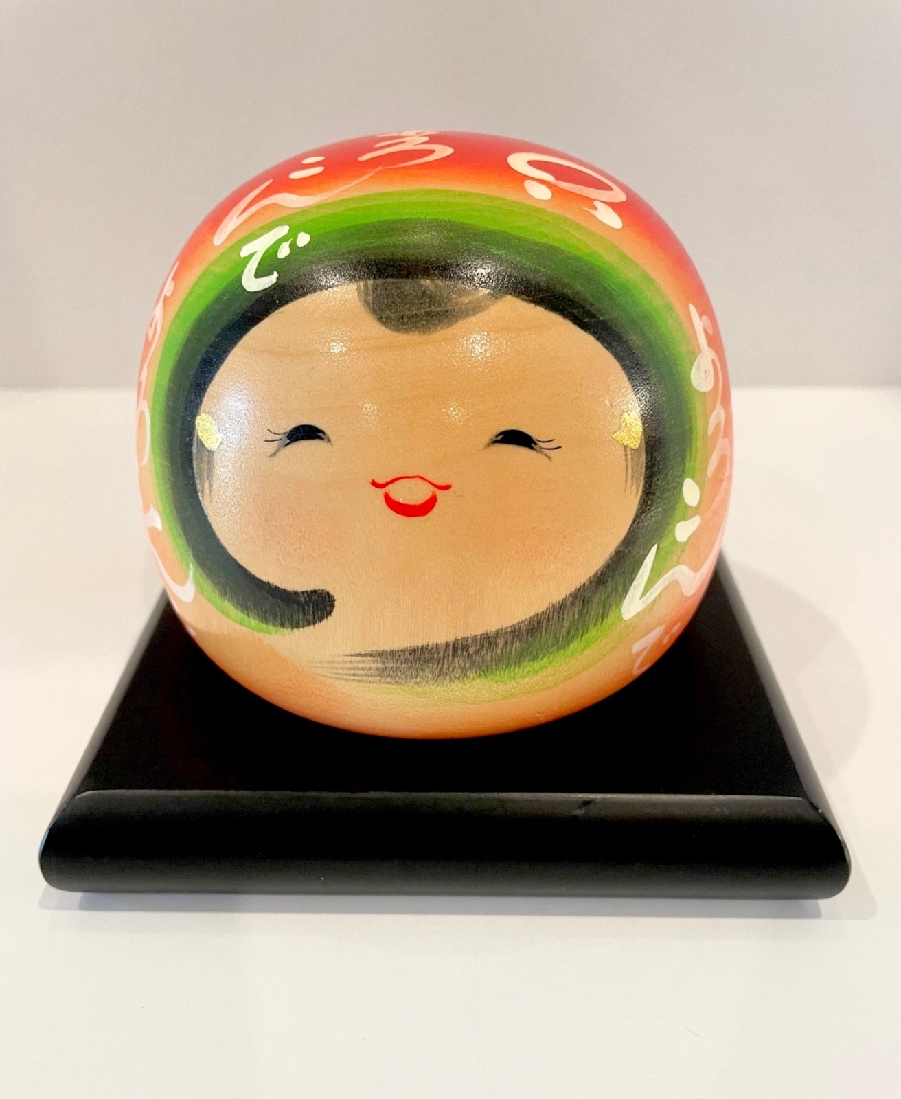 SIGNED JAPANESE VINTAGE KOKESHI DOLL HAPPY GIRL & WOOD BASE BY SATO KOUSON 